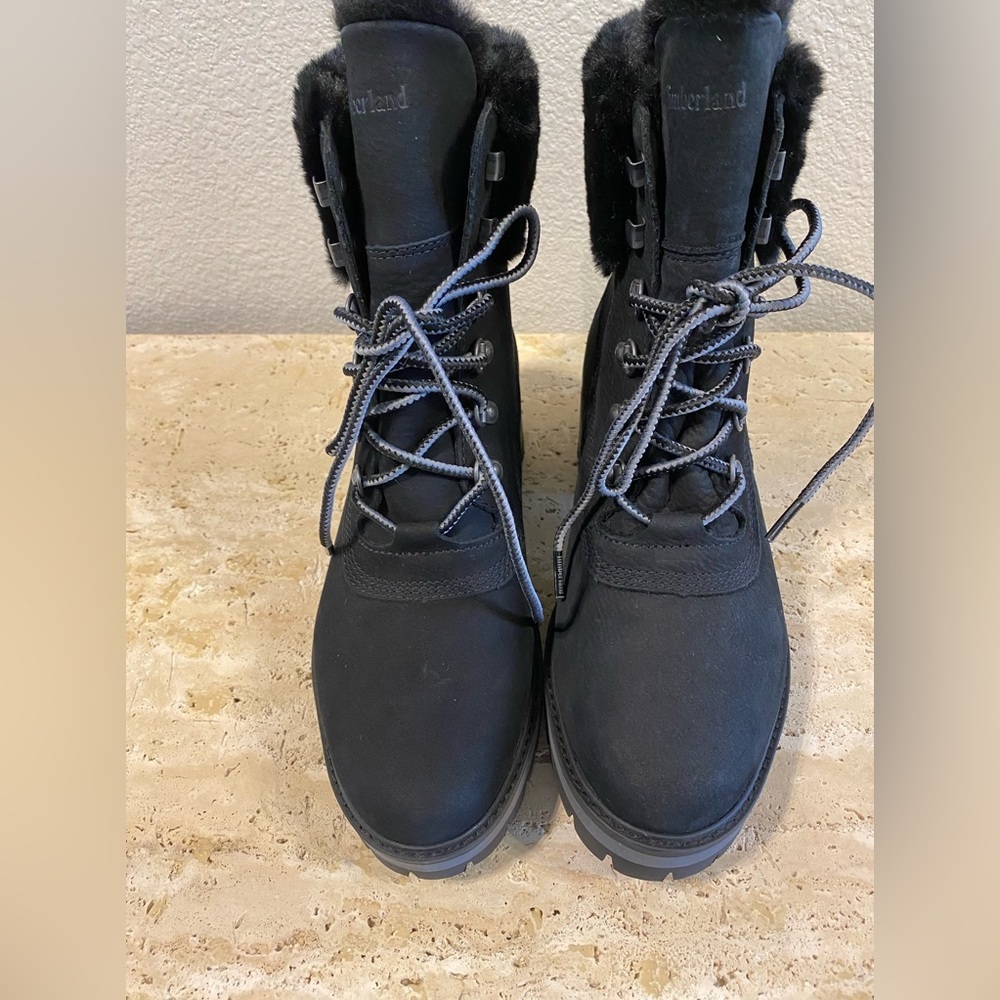 Timberland Teddy Fleece
Luxe Boots size 9.5